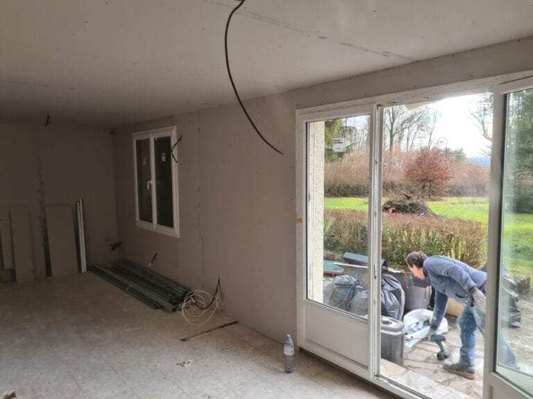 Installation de nouvelles fenêtres pour une rénovation énergétique