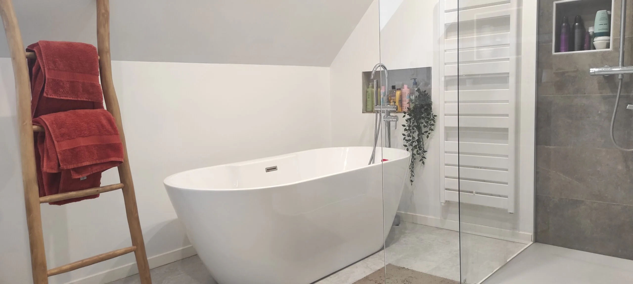 Baignoire en ilot et création de niches Baignoire en ilot et création de niches