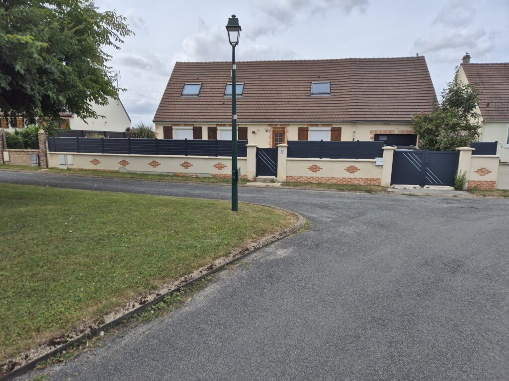 Pose de clôture aluminium à Ravenel (60130)